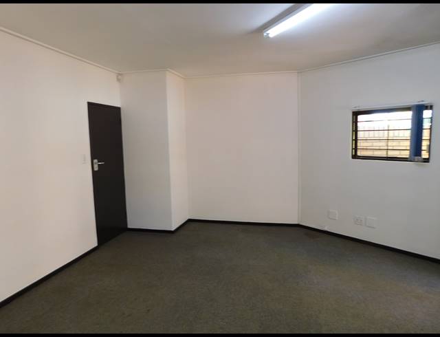 107M² OFFICE TO LET IN FERNDALE